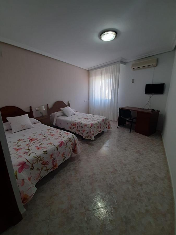 Hostal Restaurante El Abad Abadia Exterior photo